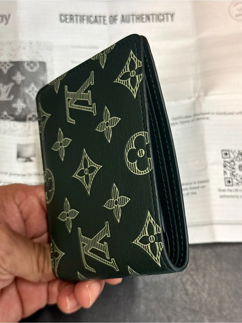 NEW RARE! Louis Vuitton LV Monogram Canvas Bi-Fold Wallet luxury card holder